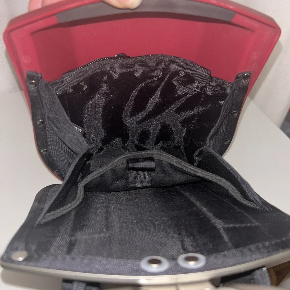 BOBLBE-E SWEDEN, HARD‎ SHELL BACKPACK, NWOT, UNUSED LABEL, PAT. PEND'G, UNISEX
